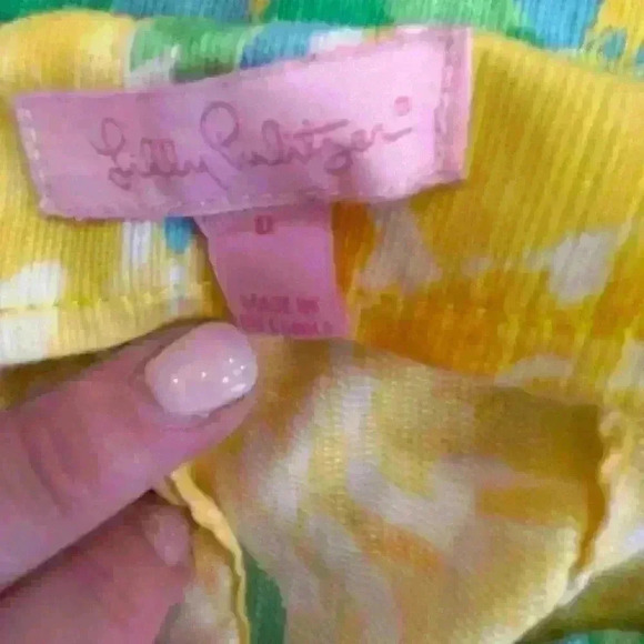 Lily Pulitzer Women’s Shorts. Yellow/blue flower print. Size 0. - Picture 3 of 6